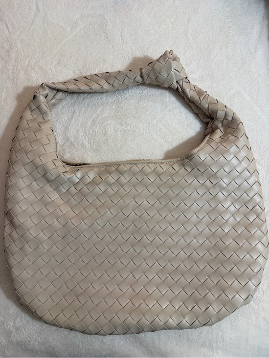 Anthropologie Handbags - Anthropologie Woven Shoulder Hobo Bag in Beige